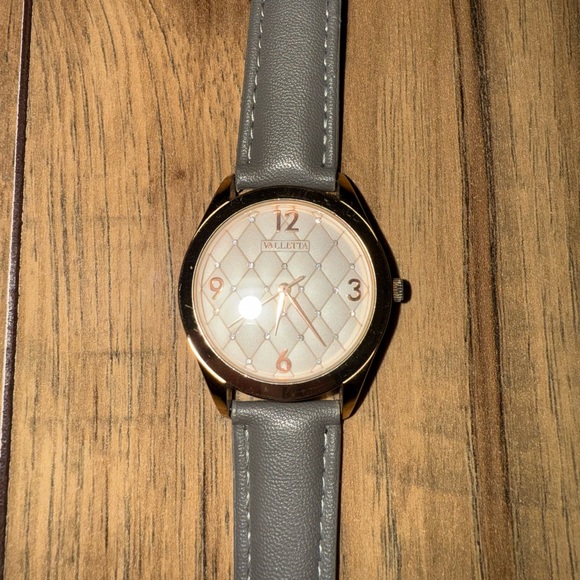 Watch - Picture 2 of 4